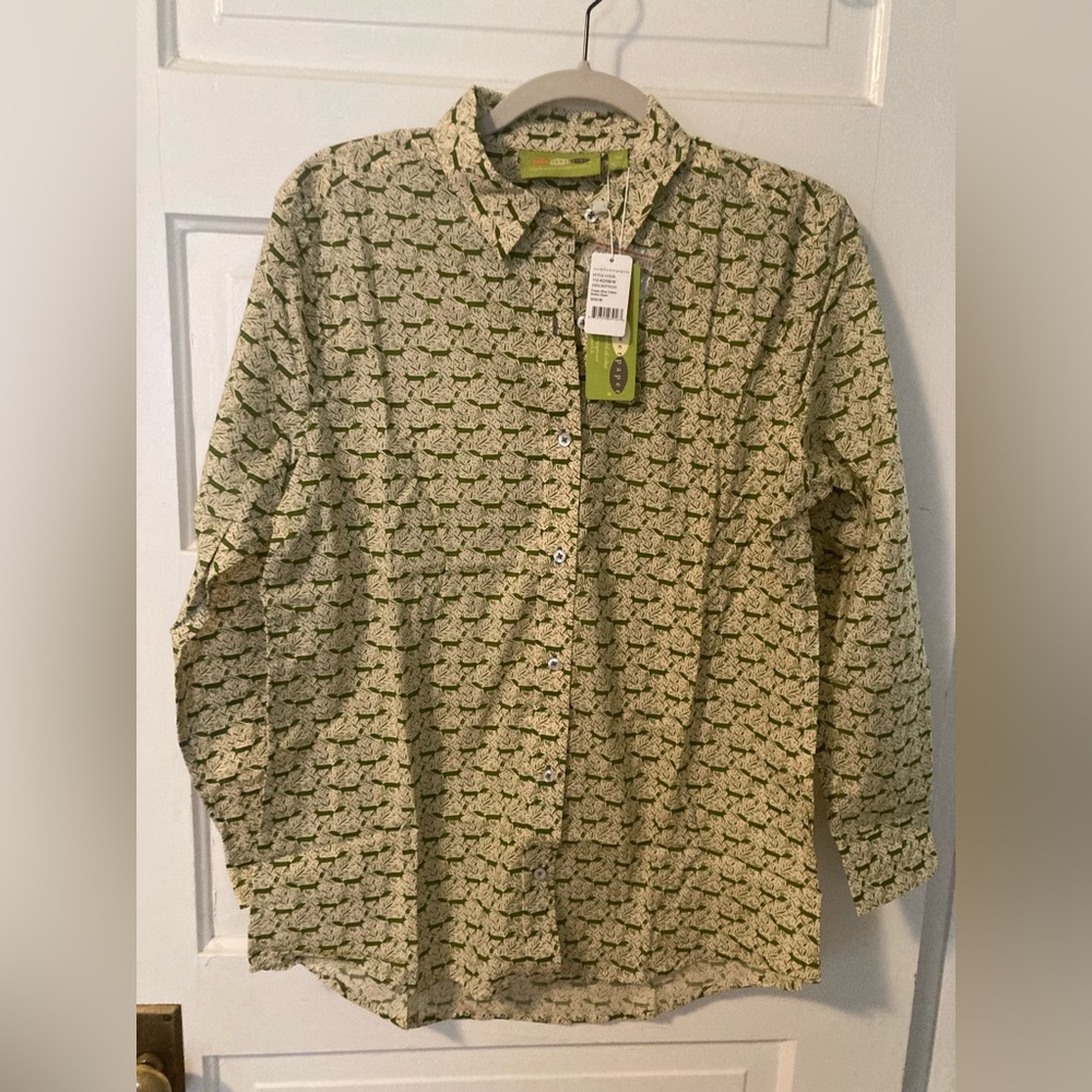 Rock Flower Paper Fox Print Button-Up Shirt. Olive Green. Size Medium. NWT